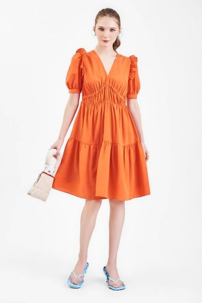 Đầm babydoll màu cam phù hợp cho cô nàng tuổi Mão mệnh Kim đi làm