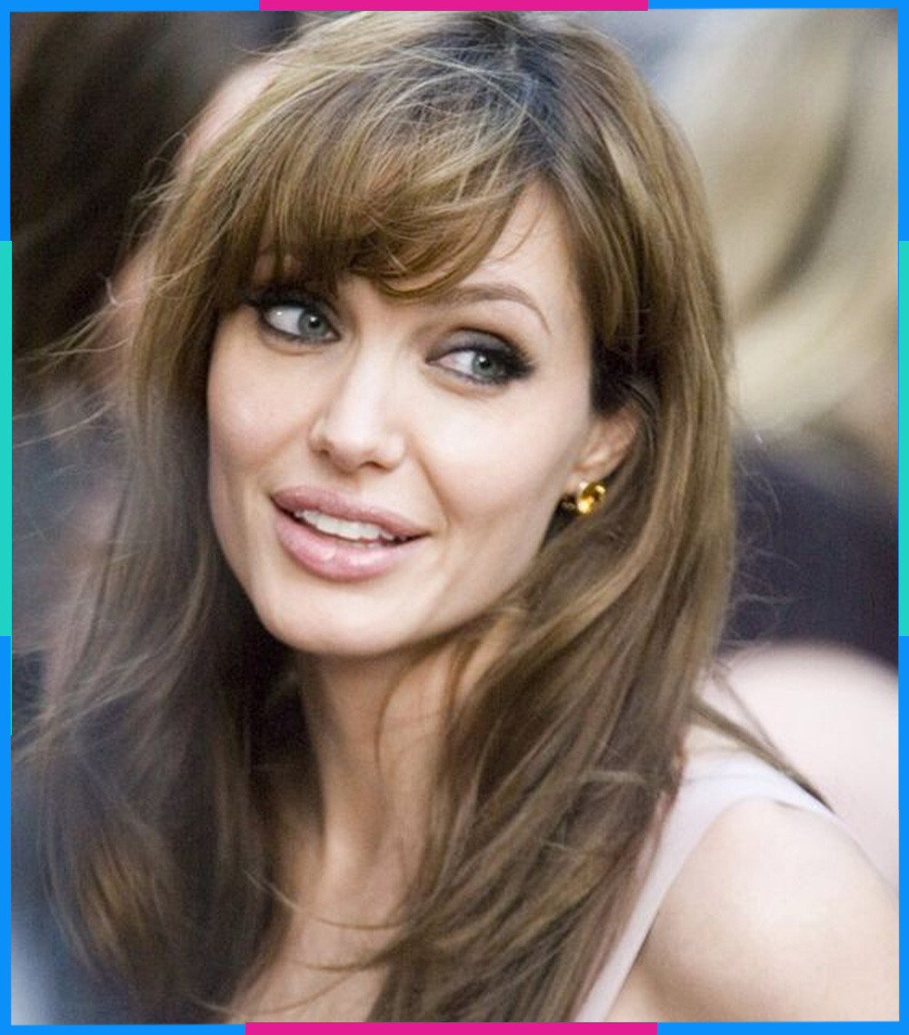 Đôi mắt xanh bí ẩn và quyến rũ của Angelina Jolie (Song Tử)