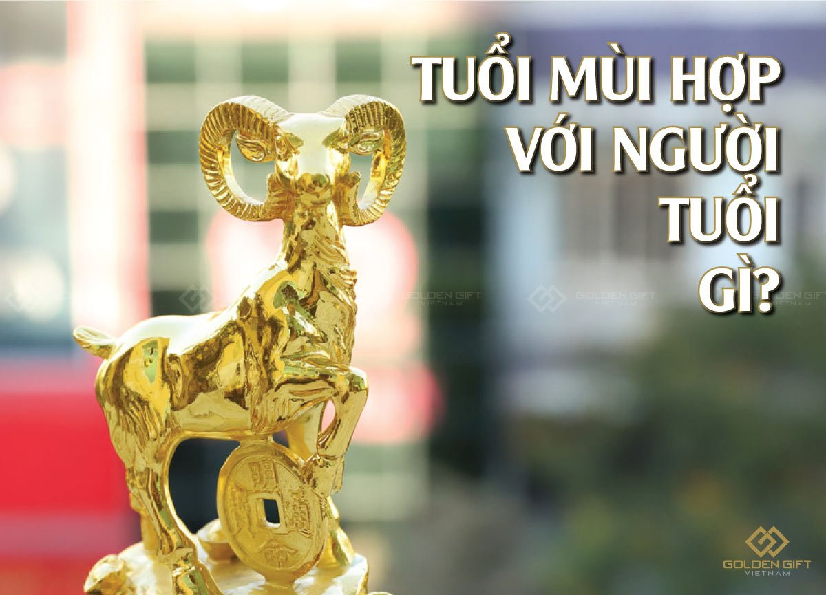 Đôi tác kinh doanh tuổi Sửu và tuổi Mùi trao đổi công việc, minh họa sự hợp tác hiệu quả