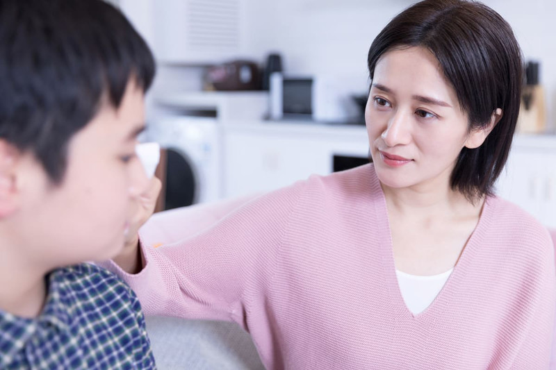 Gia đình cùng nhau thảo luận và đặt ra giới hạn phù hợp khi dạy con trai tuổi dậy thì