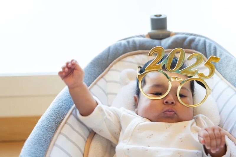Gia đình hạnh phúc khi đặt tên con hợp tuổi bố mẹ, mang lại may mắn