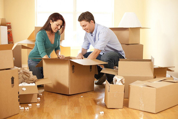 Hình ảnh ẩn dụ cho những vận rủi, cho thấy tầm quan trọng của việc xông nhà để hóa giải năng lượng tiêu cực.