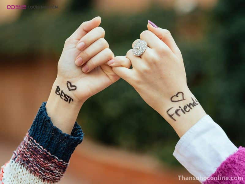 Hình ảnh nhóm người đang làm việc cùng nhau, tượng trưng cho mối quan hệ bạn bè, đồng nghiệp