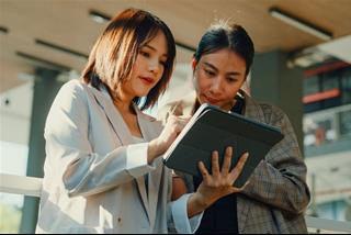 Hình ảnh tượng trưng cho tài lộc dồi dào từ tử vi cuối tuần may mắn