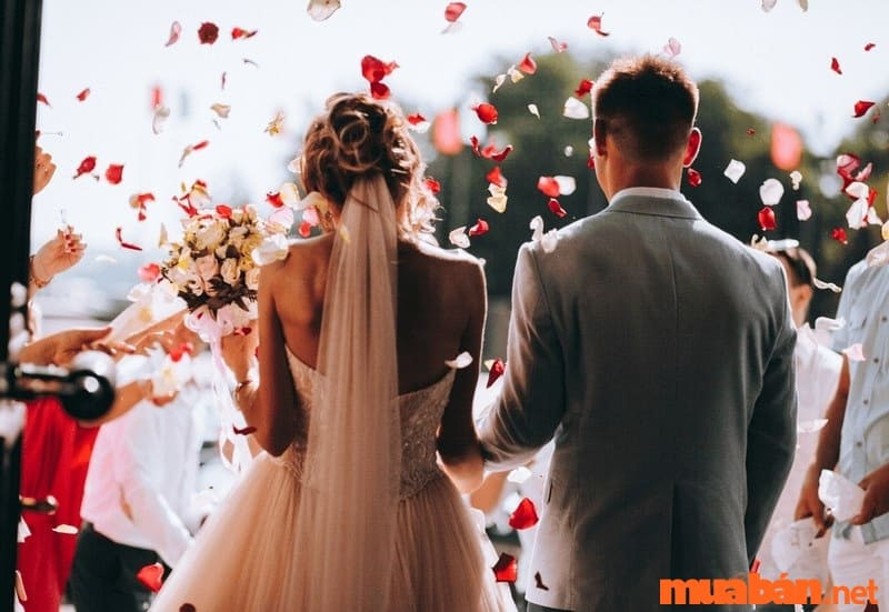 Hôn nhân viên mãn với sao Đào Hoa kết hợp Cát Tinh ở cung Phu Thê