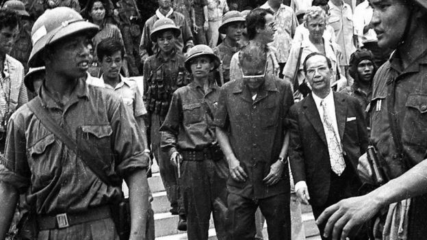 Khoảnh khắc đầu hàng vô điều kiện, gợi nhắc về sự buông bỏ những gánh nặng, chấp nhận thay đổi để đón nhận điều tốt đẹp hơn trong tử vi 26/4.