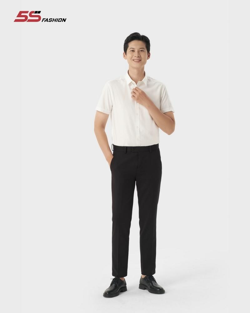Kiểu dáng áo sơ mi kết hợp quần kaki dài phù hợp nam sinh năm 2015
