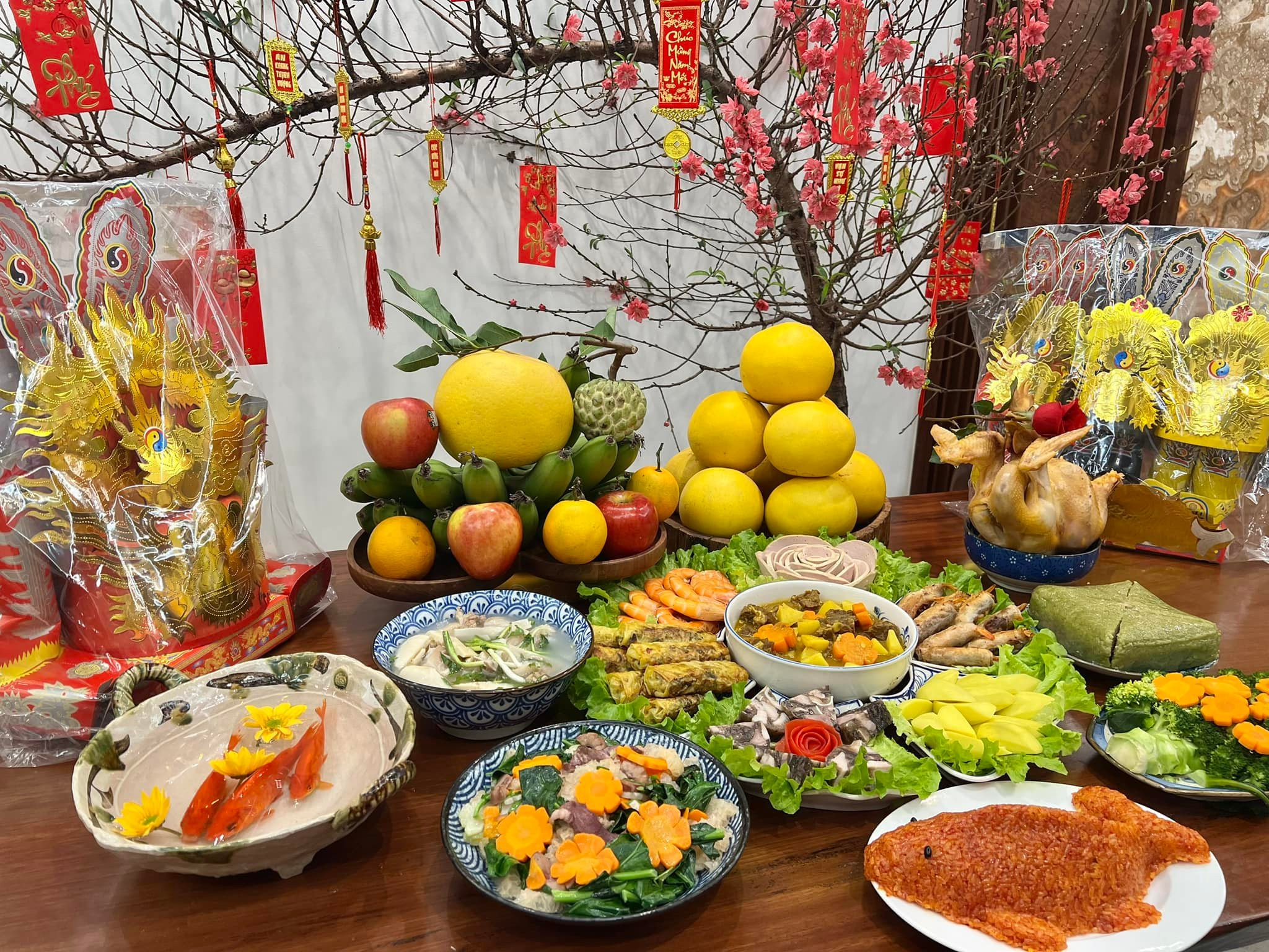 Mâm cỗ cúng ông táo đầy đủ các món ăn truyền thống của người Việt