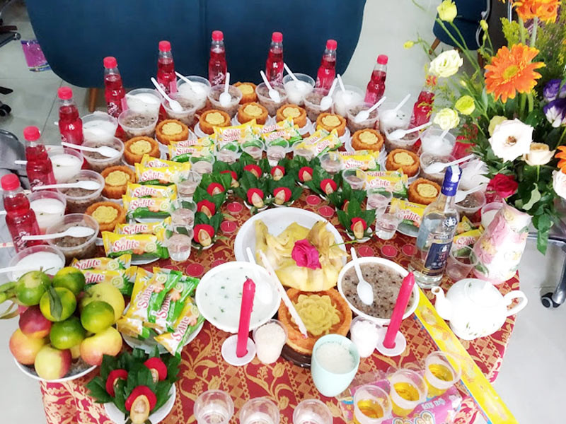 Mâm cúng mụ cho bé gái trang trọng bày biện