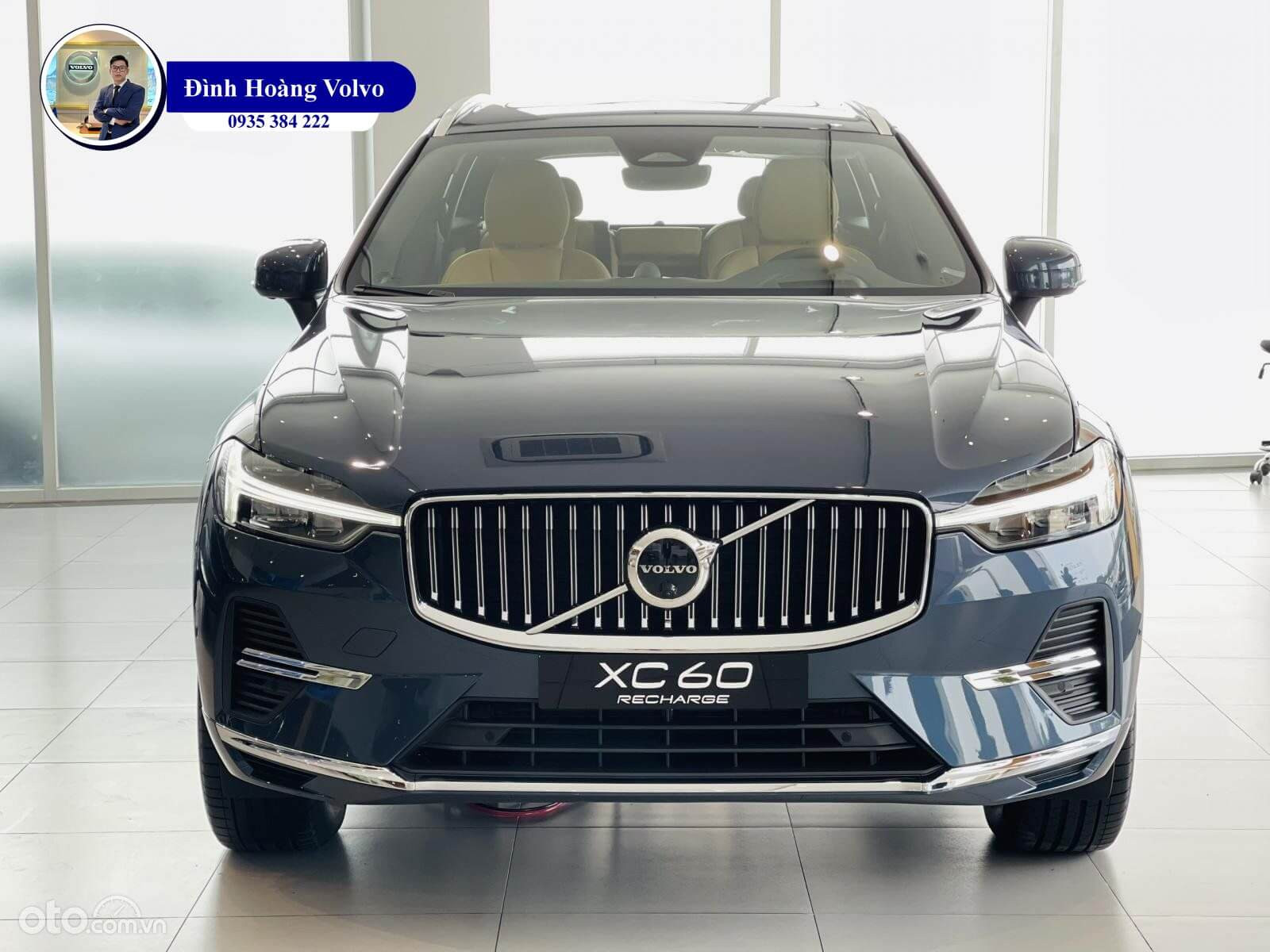 Mẫu xe màu xanh đậm, tượng trưng cho hành Thủy, rất hợp cho nam Đinh Mão 1987