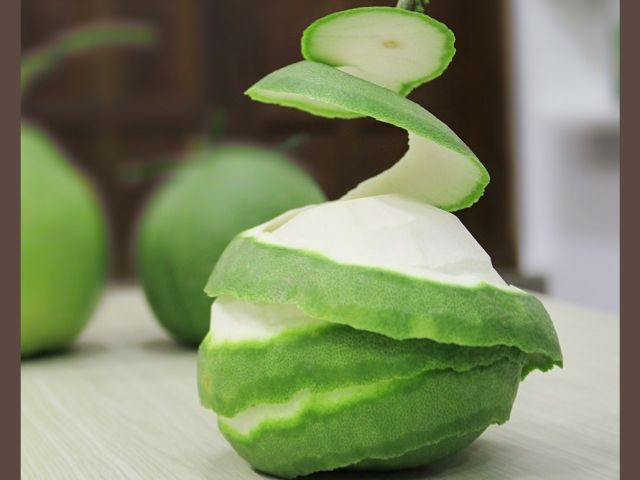 Máy xông tinh dầu hiện đại, mang lại không khí thơm mát và năng lượng tích cực cho ngôi nhà, giúp xua đuổi tà khí.