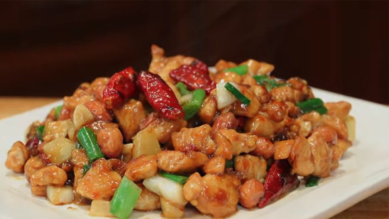 Món gà Cung Bảo, một phần của mật ngọt tư vị trong ẩm thực dâng cúng