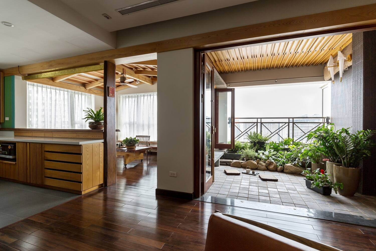 Một ngôi nhà với thiết kế hiện đại, gợi ý giải pháp phong thủy để hóa giải xung khắc tuổi tác, mang lại bình an cho người tuổi Hợi và gia đình.