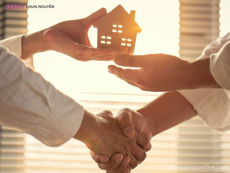 Ngôi nhà đẹp, gia tài lớn, đất đai vườn tược rộng, biểu thị cung Điền Trạch có Lộc Tồn trong tử vi