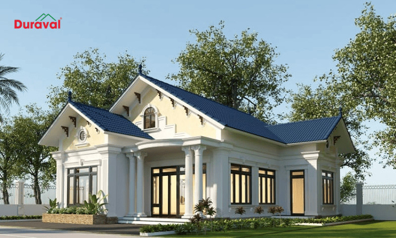 Người đàn ông lớn tuổi xem phong thủy nhà cửa, đặt câu hỏi bao nhiêu tuổi thì làm nhà không cần xem tuổi.