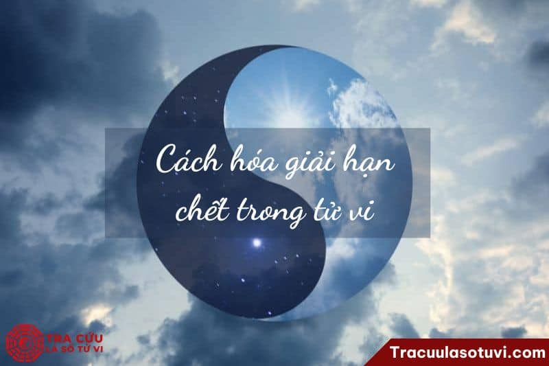 Người đang thực hiện nghi lễ cầu an giải hạn