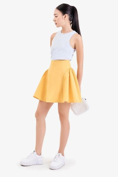 Người tuổi Mão mệnh Kim chọn trang phục màu vàng mang lại may mắn