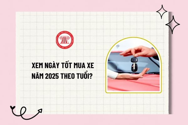 Người xem lịch vạn niên để chọn ngày tốt mua xe ô tô, xe máy năm 2025