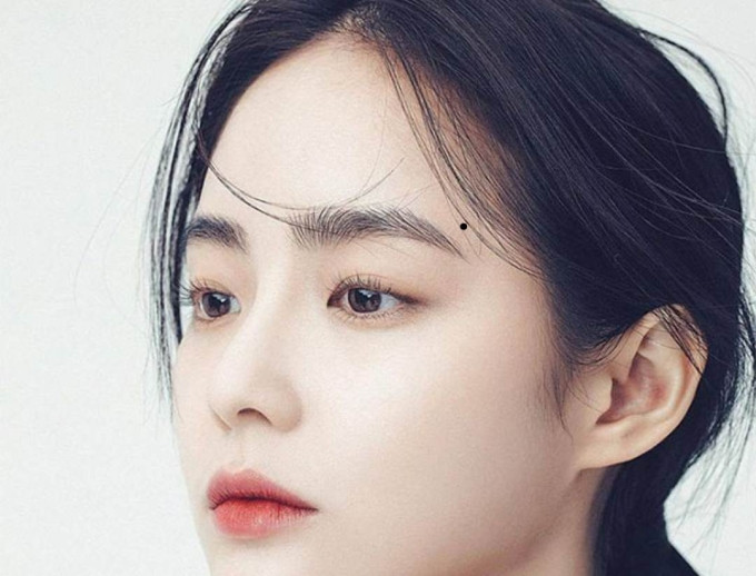 Nốt ruồi ở phần đuôi xương lông mày ảnh hưởng đến tính cách và vận may