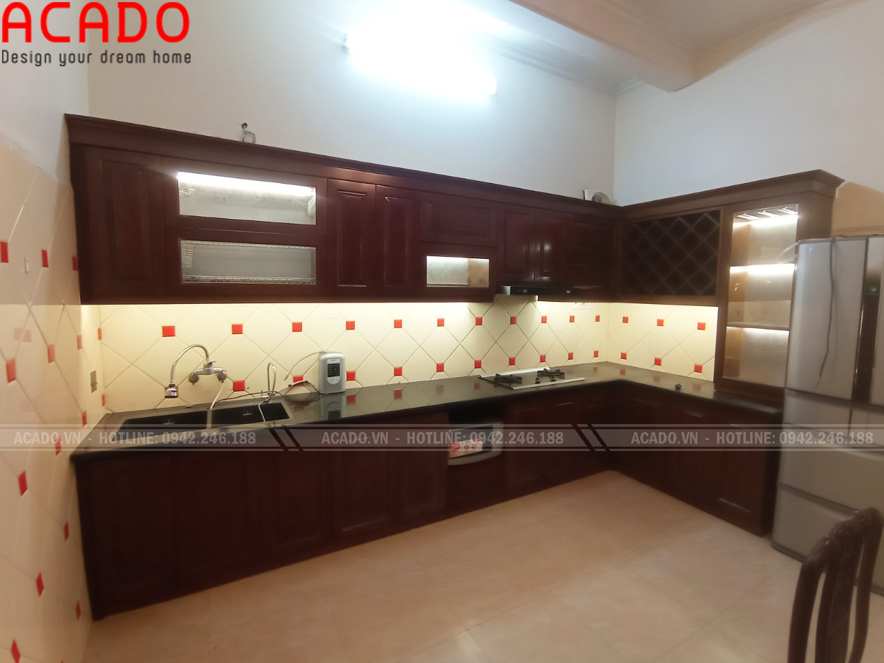 Thiết kế tủ bếp kết hợp tủ rượu hiện đại của đơn vị thiết kế thi công tủ bếp tại Gia Lâm