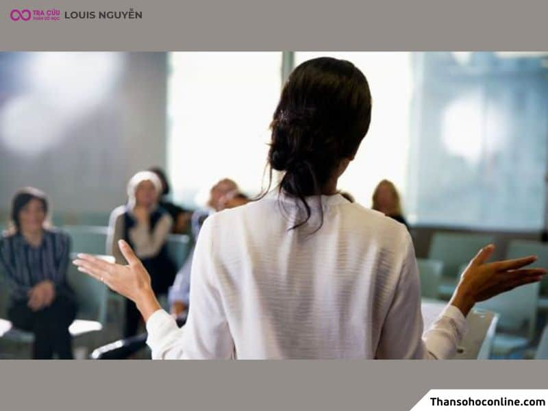 Tính cách người có sao Cự Môn trong cung Mệnh trung hậu, thanh tú, có nghề chuyên môn, khéo ăn nói, hay hùng biện