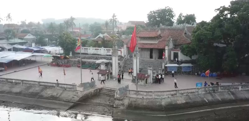 Toàn cảnh Đền Cờn linh thiêng nhìn từ trên cao