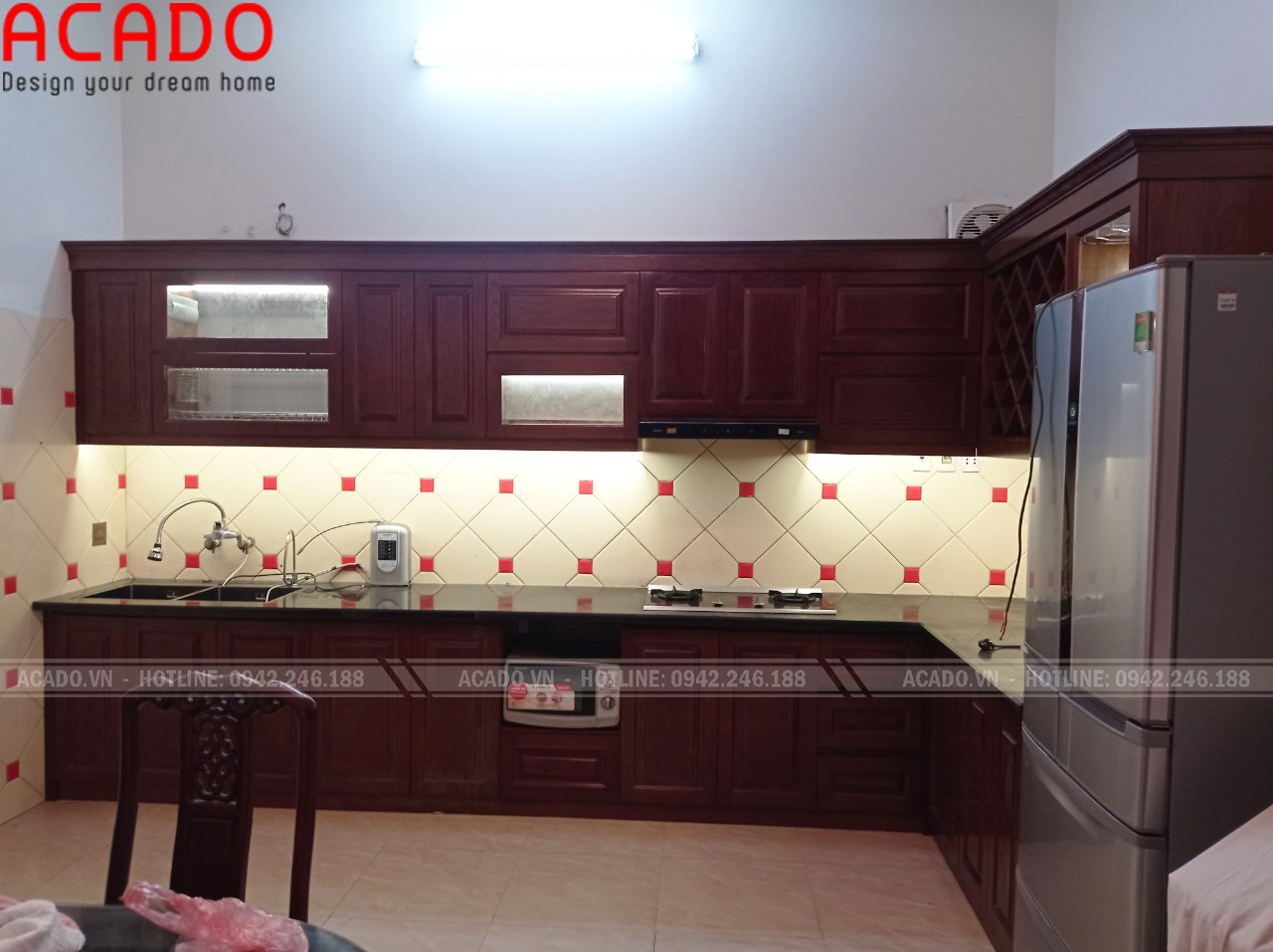 Tủ bếp gỗ sồi Nga được hoàn thiện bởi đơn vị thiết kế thi công tủ bếp tại Gia Lâm