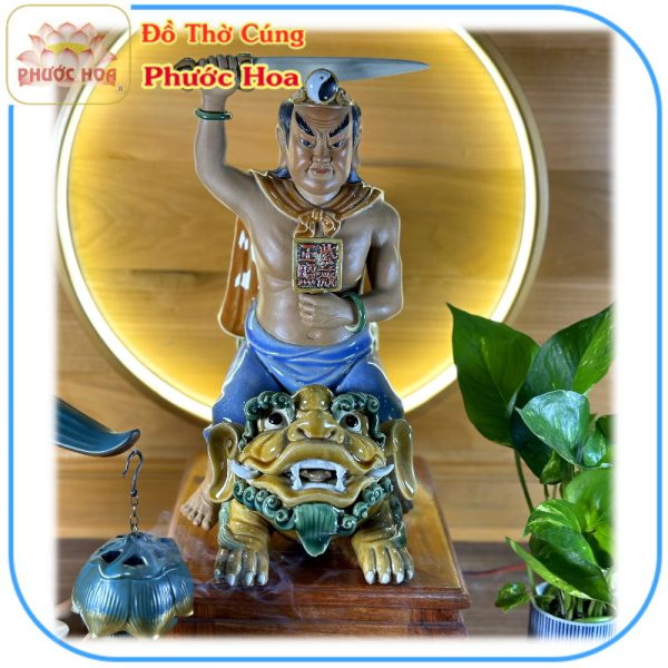 Tượng Tử Vi Đại Đế uy nghiêm, vật phẩm thờ cúng mang ý nghĩa tâm linh sâu sắc