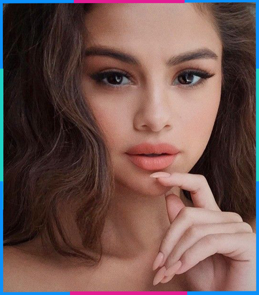 Vẻ đẹp mê hoặc từ đôi mắt nâu của Selena Gomez (Cự Giải)